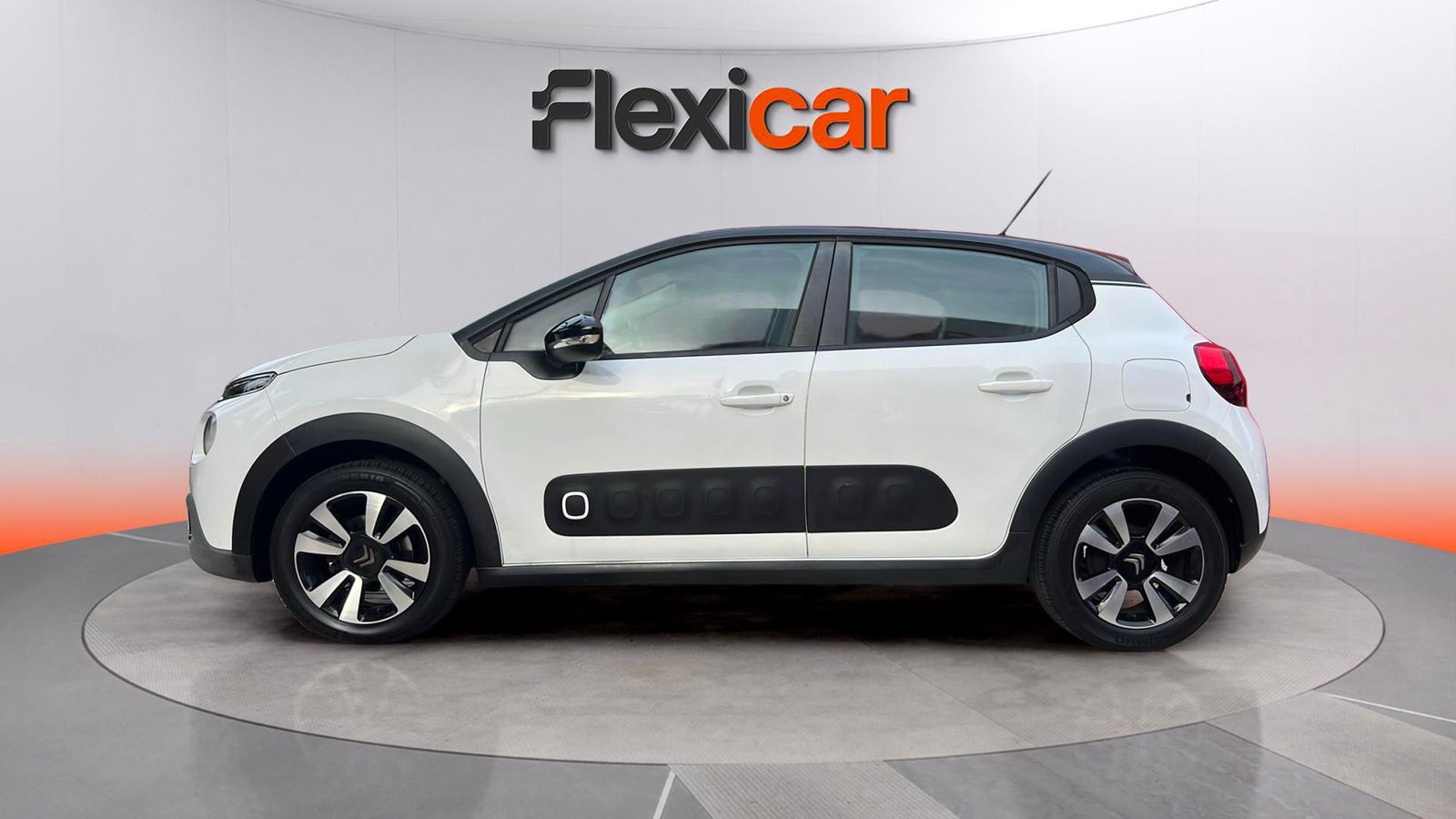https://cdn-flexicar.caraffinity.it/public_appraisal_images_pro/images/stock/167501/el2K75Doba__WhatsApp Image 2025-07-13 at 11.33.32 (1).jpeg